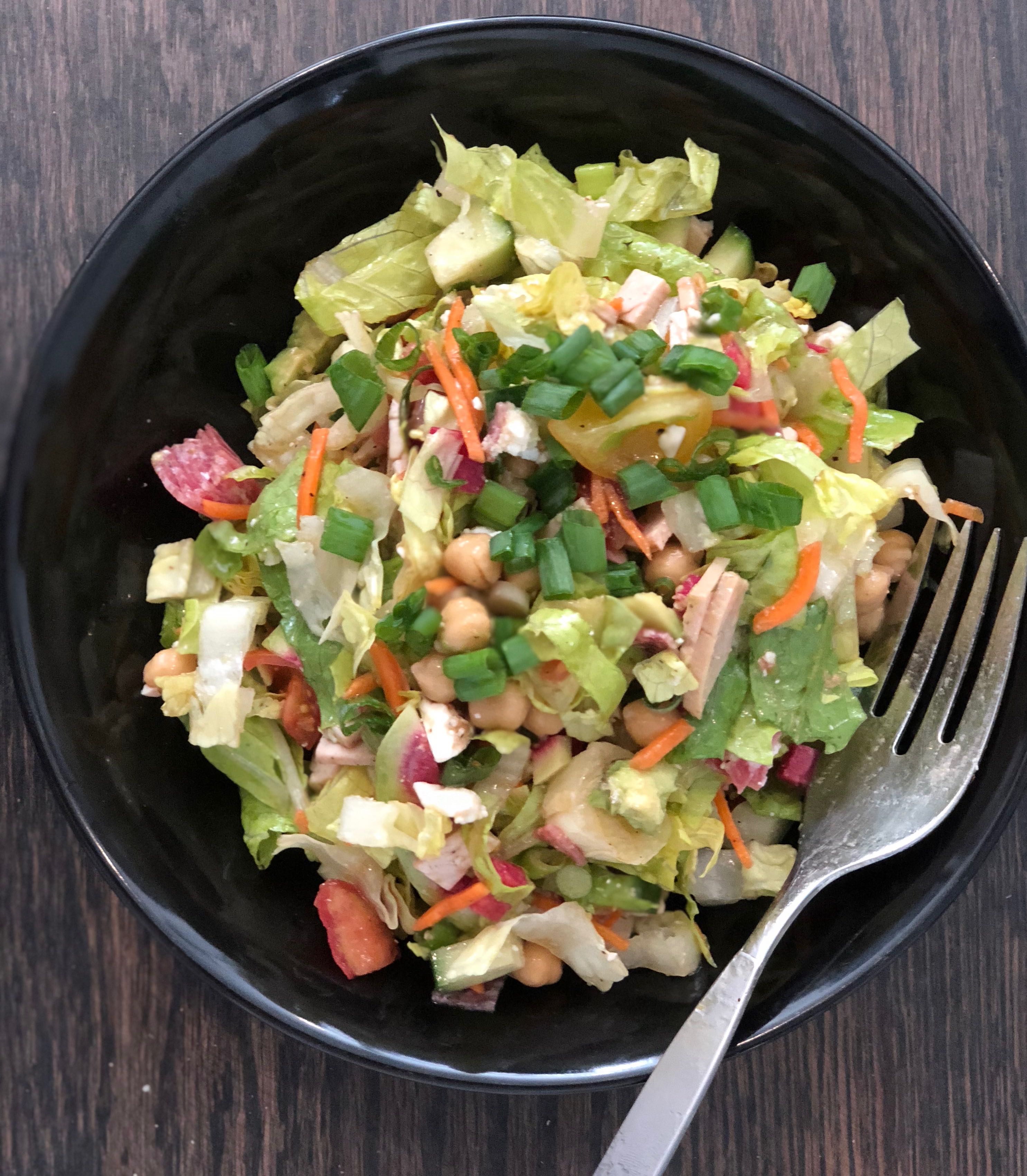 This savory Italian chopped salad recipe comes together in 10 minutes. It can be made Paleo, keto, vegetarian or Whole30 compliant by varying the ingredients. | amiofbs.com