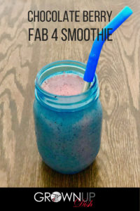This Chocolate Berry Fab Four Smoothie is made with mixed berries and chocolate so it's deliciously sweet and a little bit savory. And because it follows Kelly Leveque's Fab Four formula, it will elongate your blood sugar curve and keep you full for several hours. | www.amiofbs.com