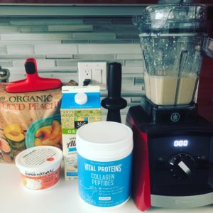 This Peaches & Cream Smoothie has it all – sweet peaches, vanilla, and LOTS protein. It packs an extra nutritious punch thanks to Kalona cottage cheese. | www.amiofbs.com