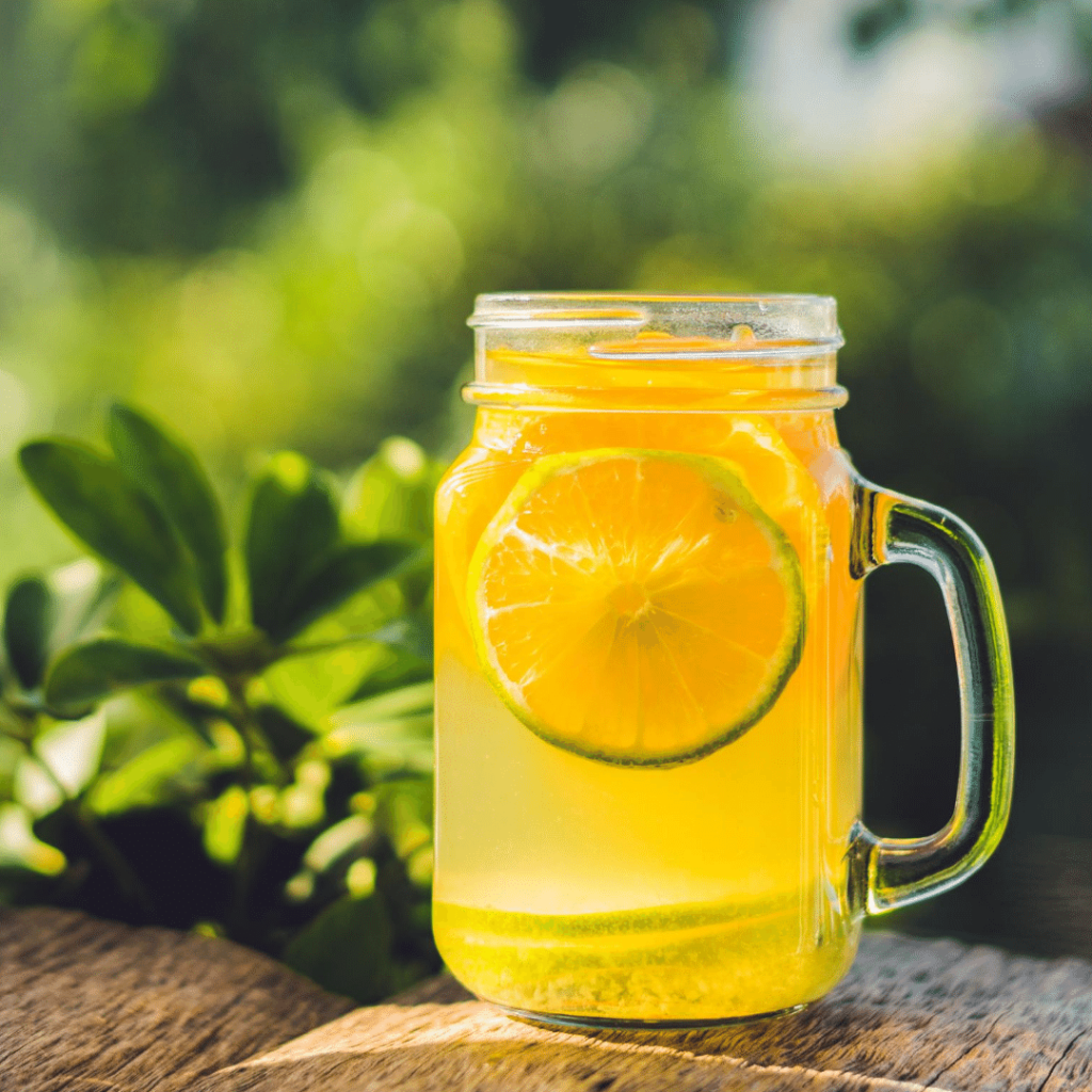 This Healthy Whole30 Kombucha Mocktail is my go-to drink whether I'm doing a Whole30 or not. It's delicious, pretty and it feels fancy even on a weeknight. | www.amiofbs.com