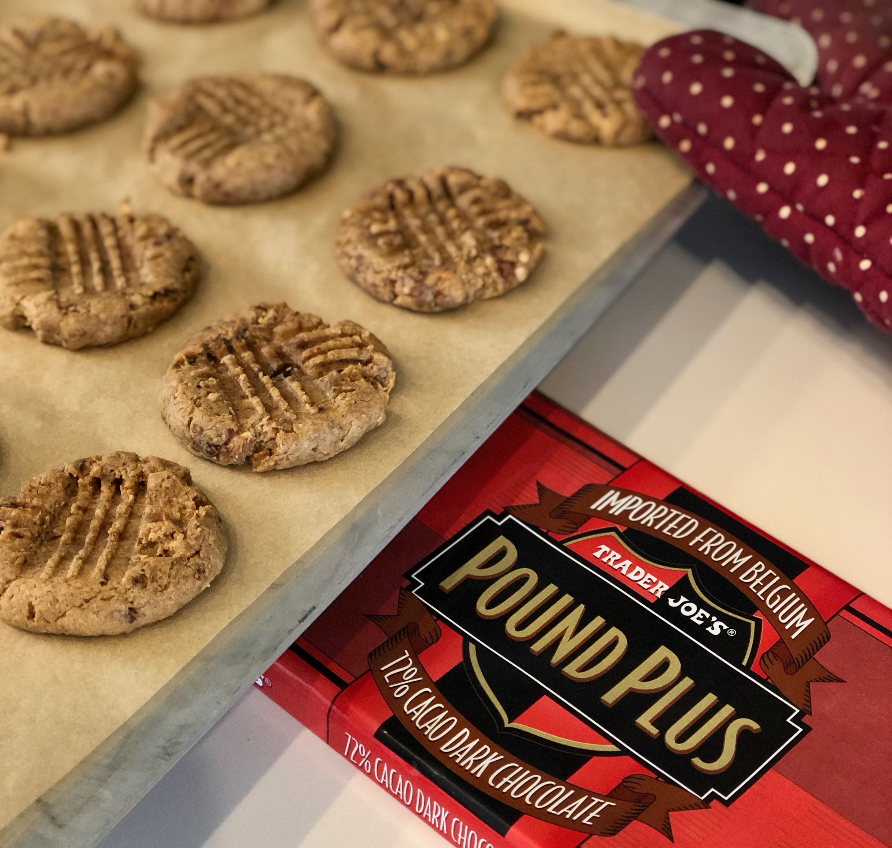 Chocolate dipped gluten-free peanut butter cookies so delicious you won't believe they are healthy (and easy to make!) No sugar, flour or dairy. | www.amiofbs.com