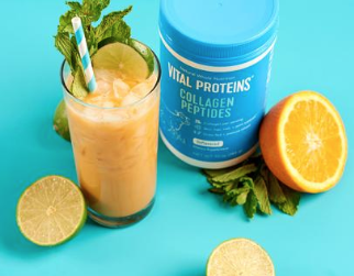 This Fab4 Pitaya Smoothie is an explosion of taste, texture, color and nutrition. It uses frozen pitaya (dragon fruit), collagen and greens. So yummy! | www.amiofbs.com