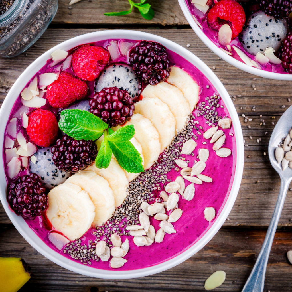 This Fab4 Pitaya Smoothie is an explosion of taste, texture, color and nutrition. It uses frozen pitaya (dragon fruit), collagen and greens. So yummy! | www.amiofbs.com