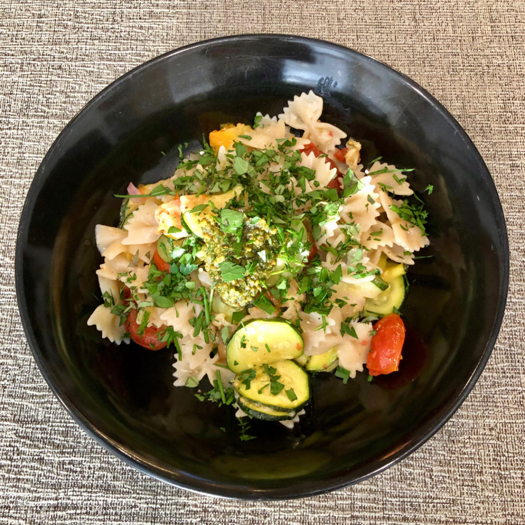 If your summer garden is overflowing make this weeknight zucchini and tomato pasta. Whip it up in less 30 minutes and it's a perfect vegetarian meal. | www.amiofbs.com
