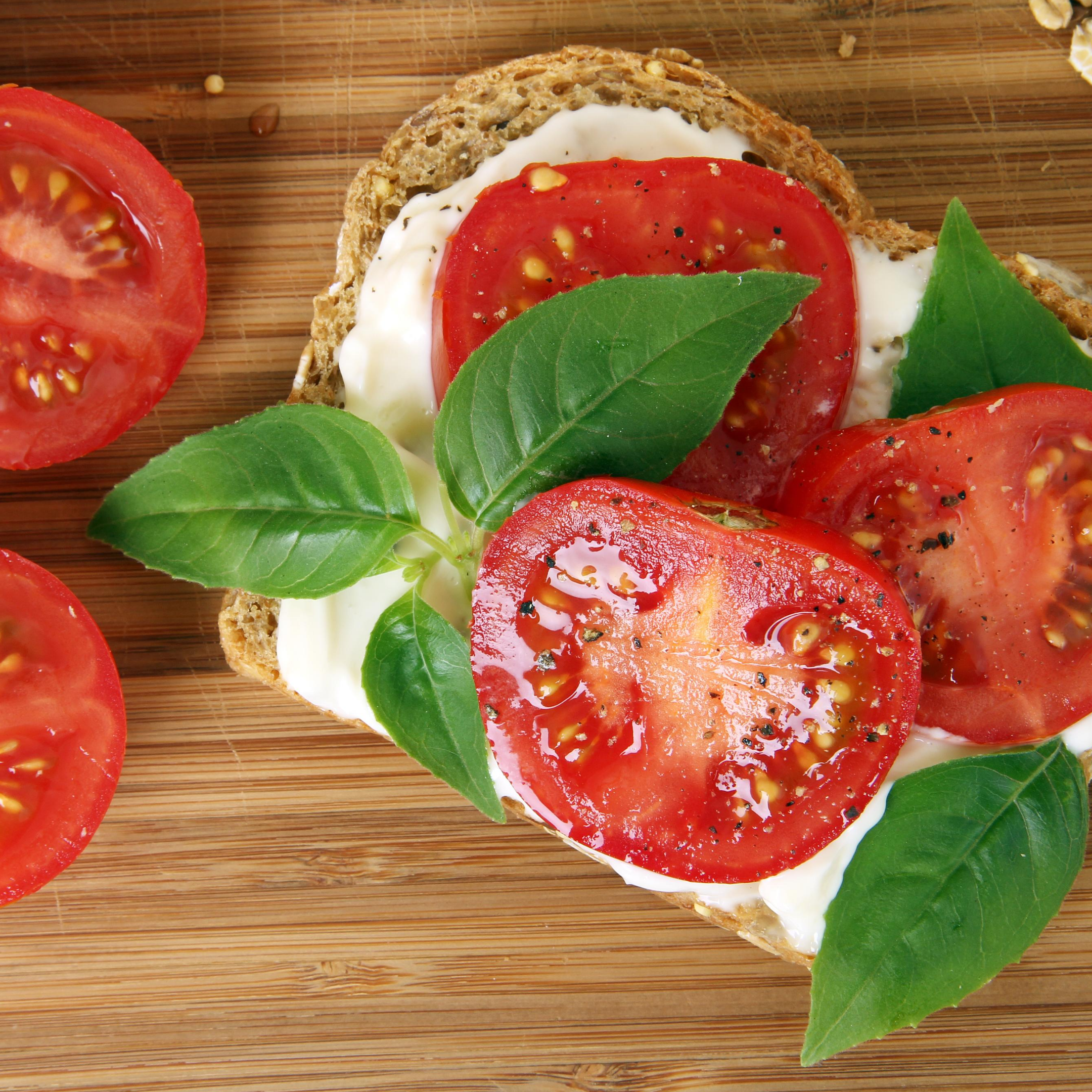 Tomato Sandwich for Amiofbss - Have you tried the quintessential tomato sandwich? It's perfection: heirloom tomatoes don't need much help. Simple & delicious.| www.amiofbs.com