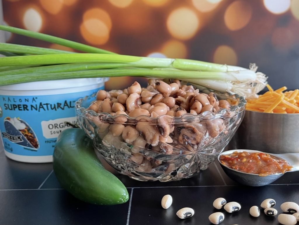 Easy Cheesy Blackeyed Pea dip is easy to make, delicious and sure to bring you lots of good luck in the new year. You've got to try it! | www.amiofbs.com
