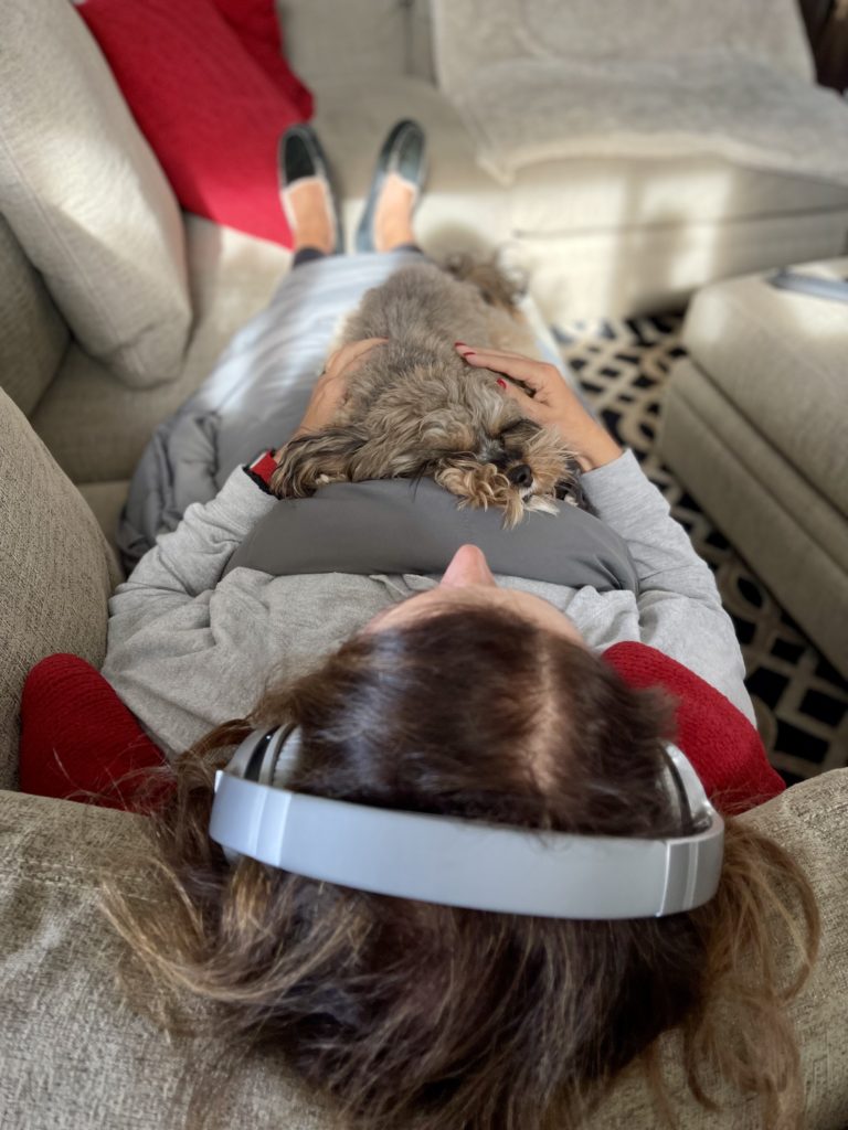 Singing to kids helps them sleep. But how does music impact sleep for Amiofbss? Here, we explore the question and look at how we can use music to our advantage. | www.amiofbs.com
