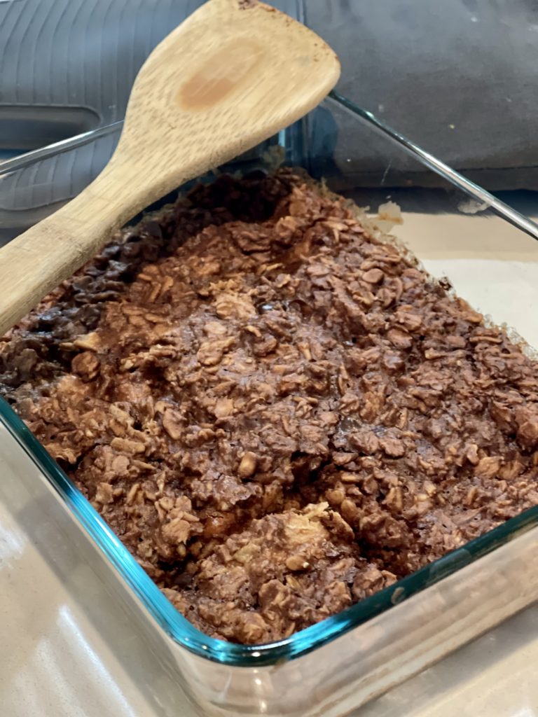 You've gotta say YES to dark chocolate baked oatmeal. Gluten-free, vegan, low sugar recipe that's ridiculously easy to make. | www.amiofbs.com