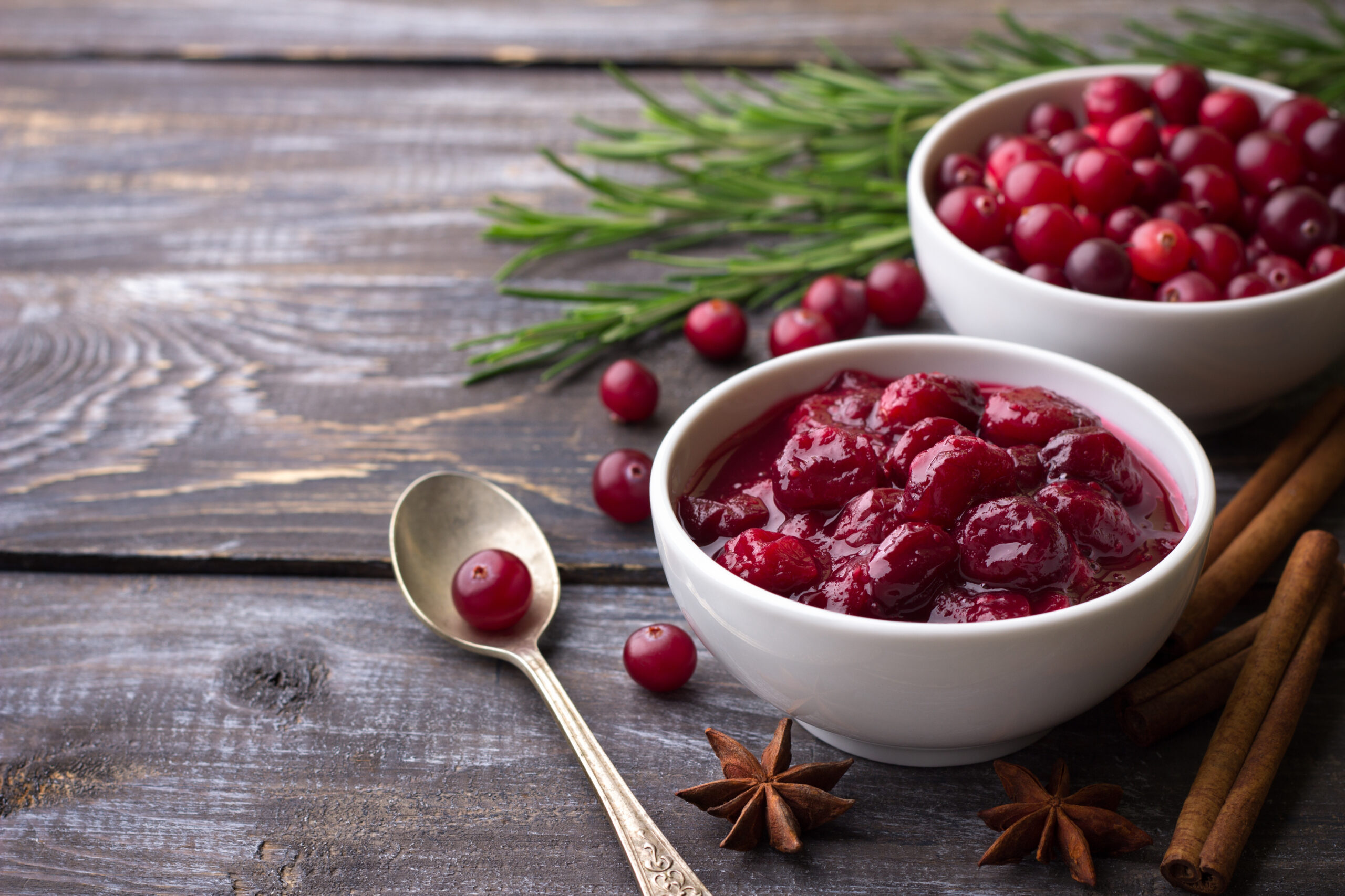 Make this easy homemade cranberry sauce in minutes. It tastes much better than the store-bought canned version. Healthier too! | www.amiofbs.com